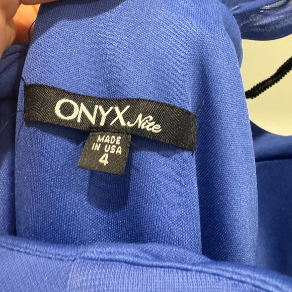 Formal, one shoulder evening gown - Picture 2 of 4